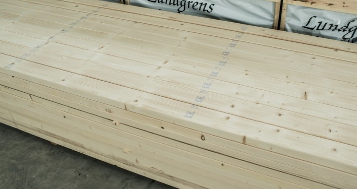 Medenio statybinė konstrukcinė mediena yra aukštos kokybės, pagaminta iš lėtai augančios švediškos medienos.